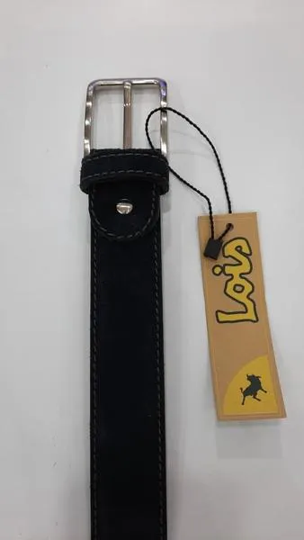 cinturón negro de la marca Lois Berlin
